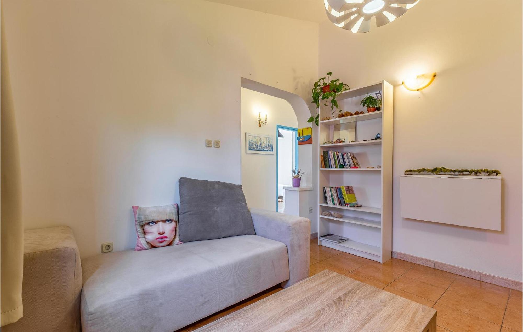 2 Bedroom Beautiful Apartment In Premantura Buitenkant foto