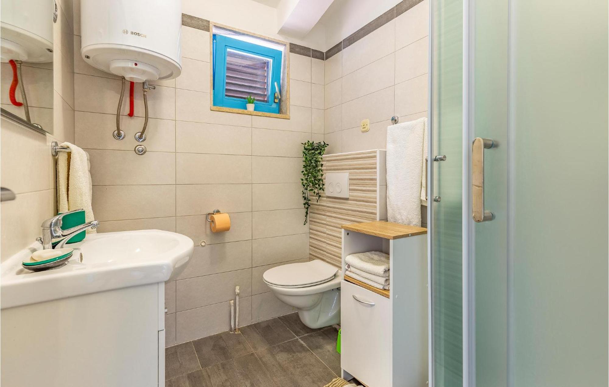 2 Bedroom Beautiful Apartment In Premantura Buitenkant foto