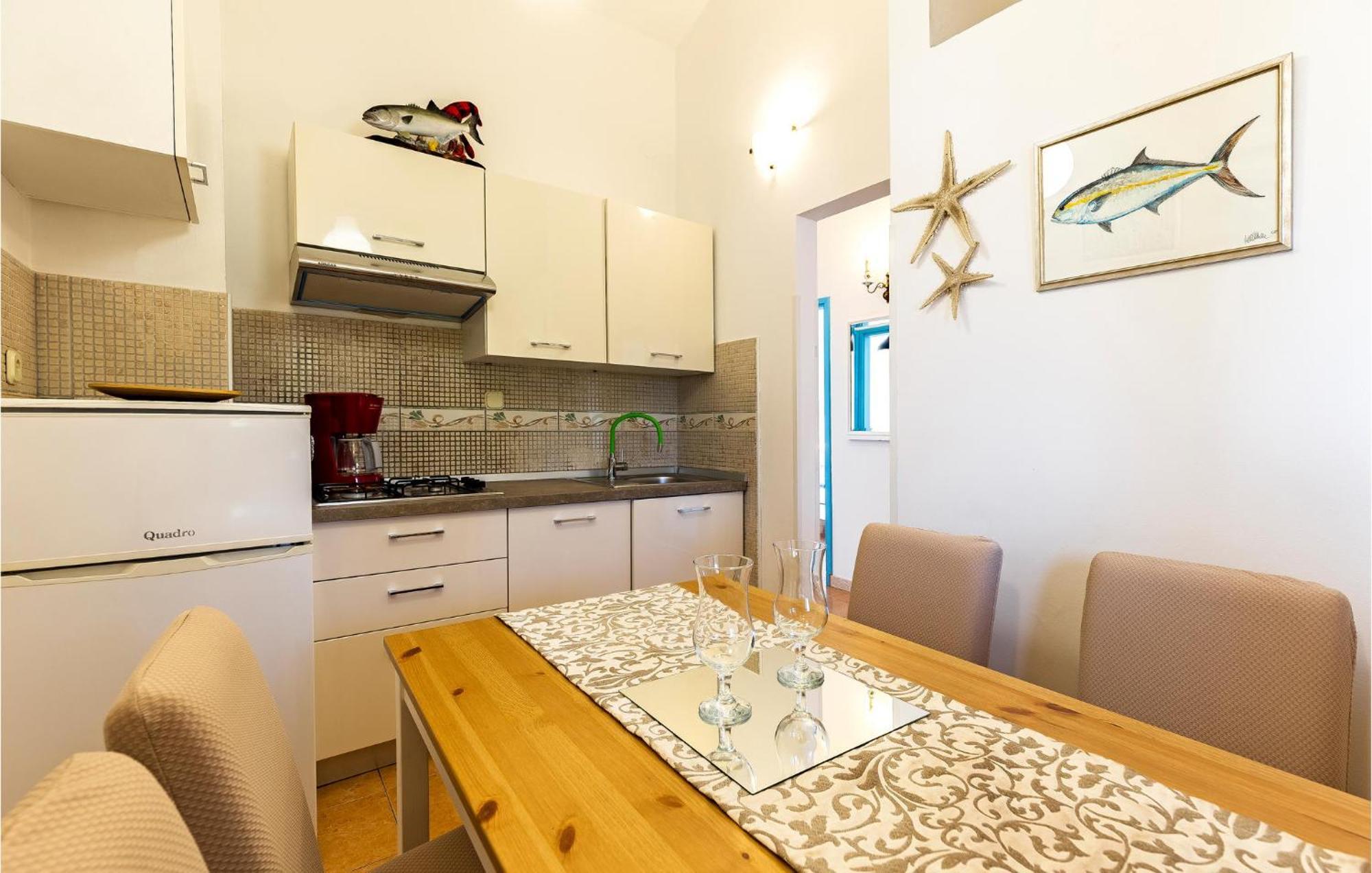 2 Bedroom Beautiful Apartment In Premantura Buitenkant foto