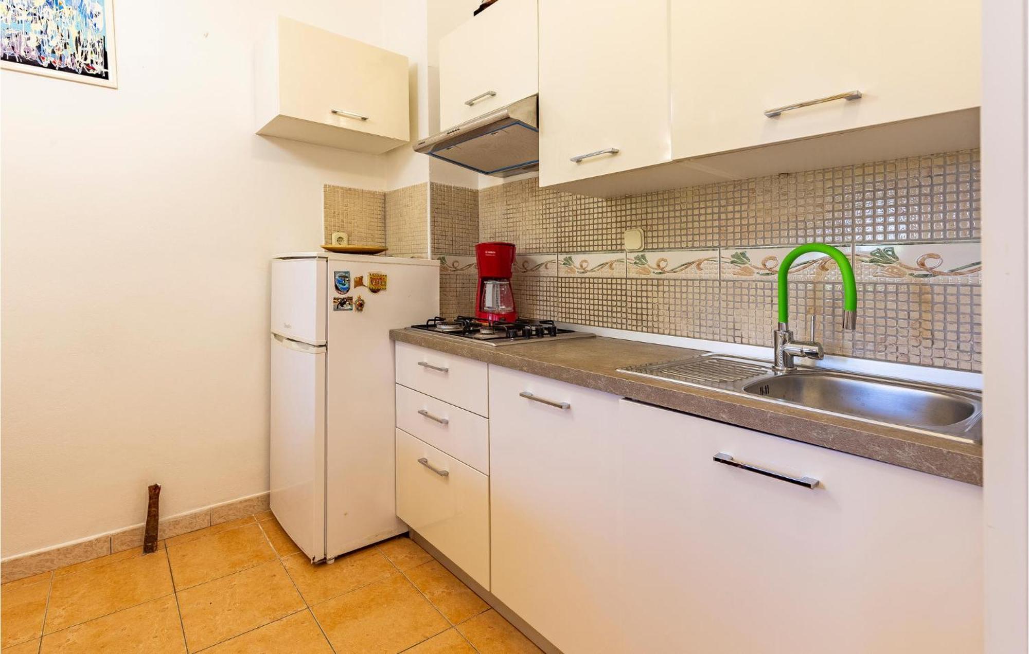 2 Bedroom Beautiful Apartment In Premantura Buitenkant foto